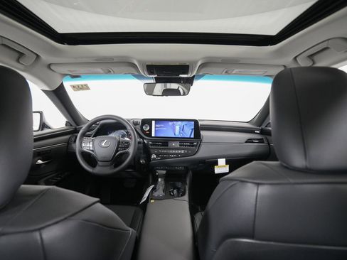 New 2025 Lexus ES 300h w/ Premium Package image 14