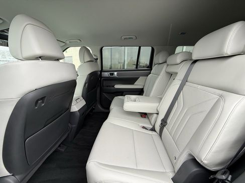 Used 2025 Hyundai Santa Fe SEL image 16