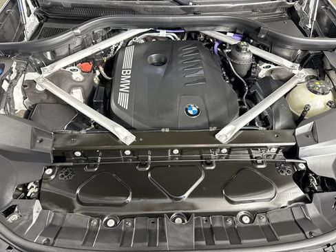 Used 2026 BMW X7 xDrive40i w/ M Sport Package AWD/4WD image 29