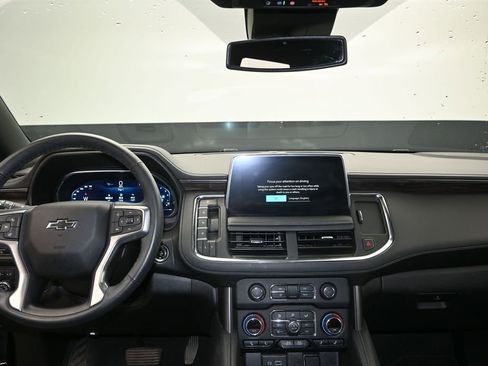 Used 2024 Chevrolet Tahoe Z71 w/ Luxury Package AWD/4WD image 19