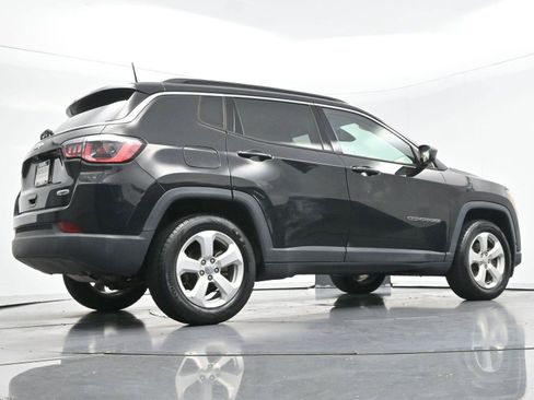 Used 2018 Jeep Compass Latitude FWD image 47