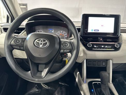 Certified 2025 Toyota Corolla Cross L FWD image 9