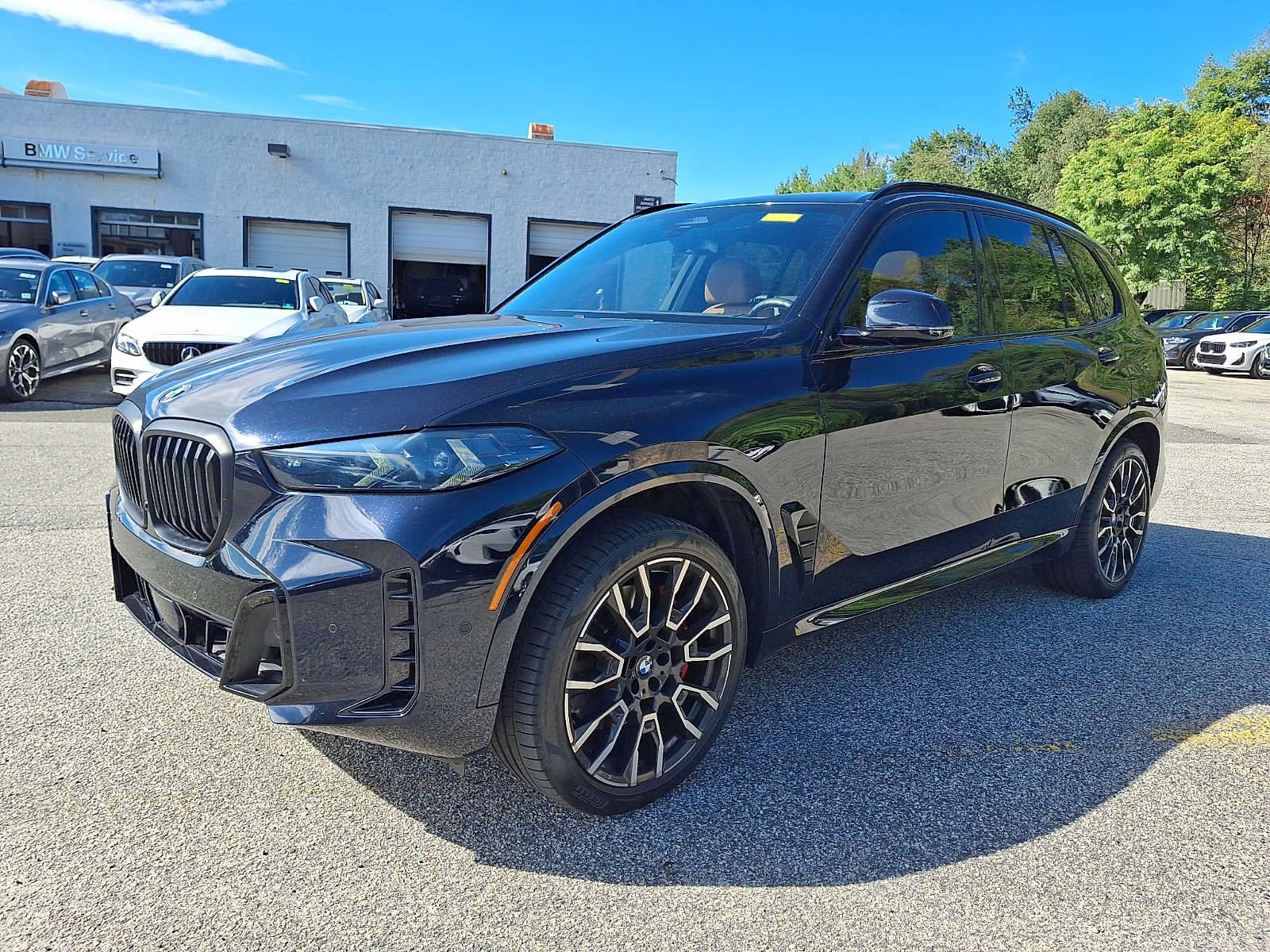 Used 2024 BMW X5 xDrive40i w/ Executive Package AWD/4WD image 3