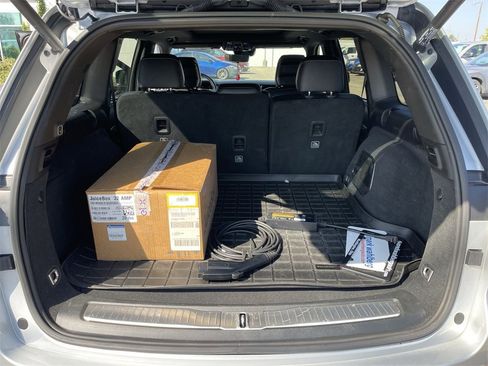 Used 2022 Jeep Grand Cherokee Overland w/ Advanced Protech Group III image 24