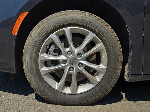 Used 2021 Chrysler Pacifica Touring AWD/4WD image 26