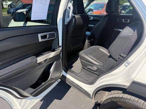 Used 2022 Ford Explorer XLT w/ Equipment Group 202A AWD/4WD image 10