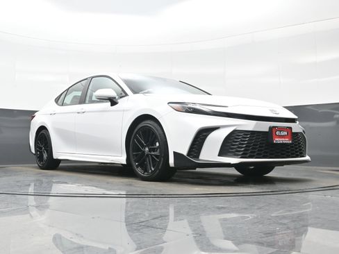 Used 2025 Toyota Camry SE image 26