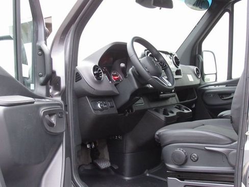 Used 2022 Mercedes-Benz Sprinter 2500 image 8