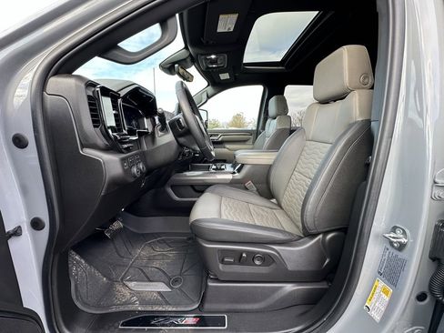 Used 2024 Chevrolet Silverado 2500 ZR2 w/ Technology Package image 2