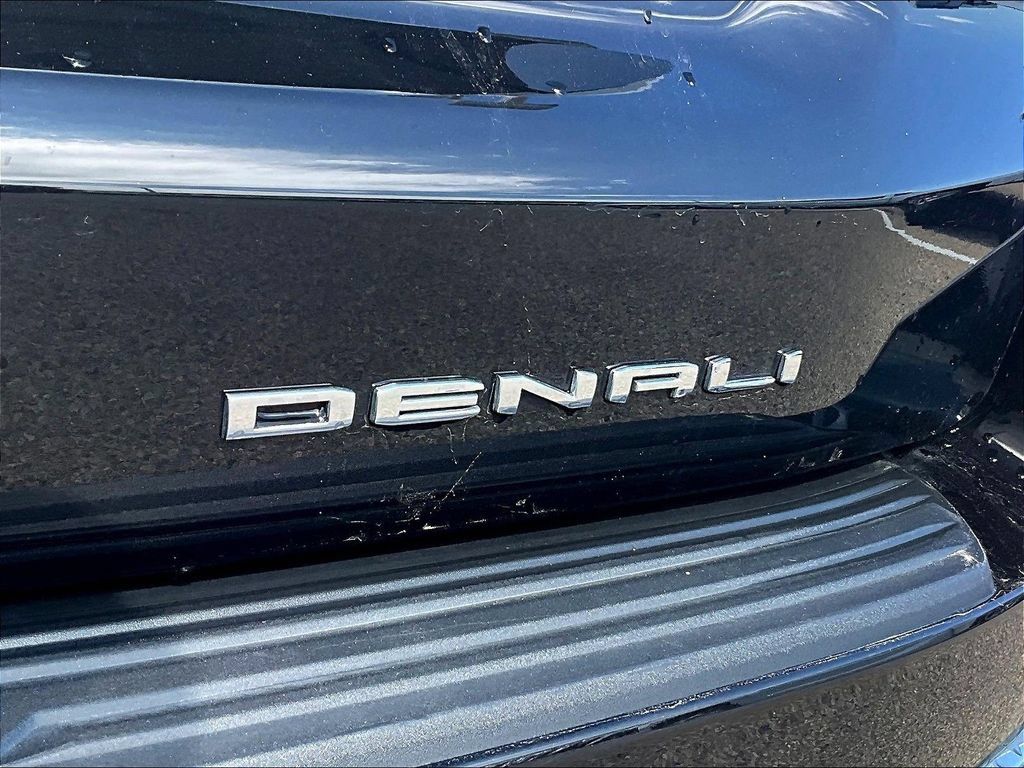 Used 2024 GMC Yukon Denali w/ Advanced Technology Package AWD/4WD image 26