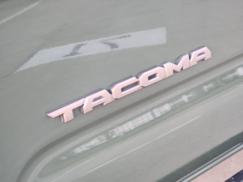 Used 2022 Toyota Tacoma TRD Sport image 13