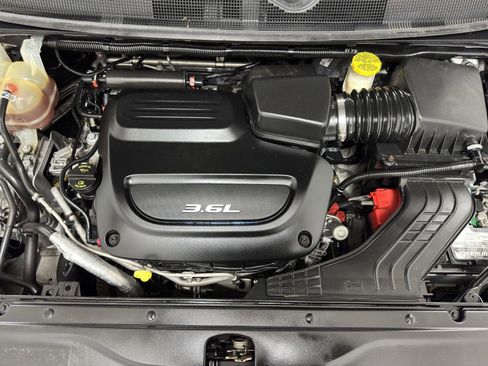 Used 2017 Chrysler Pacifica Limited image 34