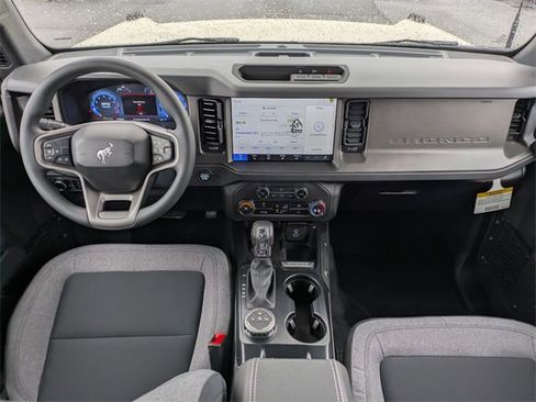 New 2025 Ford Bronco 4-Door image 29