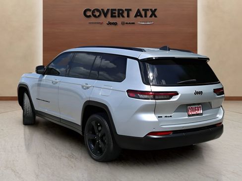 Used 2022 Jeep Grand Cherokee L Laredo AWD/4WD image 3