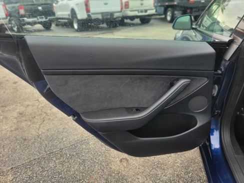 Used 2023 Tesla Model 3 Standard Range image 14