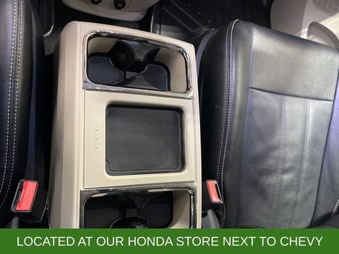 Used 2014 Chrysler Town & Country Touring image 20