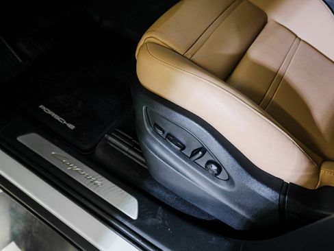 Certified 2025 Porsche Cayenne Coupe AWD/4WD image 14