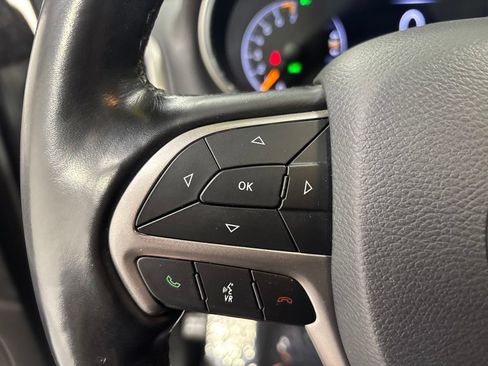 Used 2020 Jeep Grand Cherokee Altitude AWD/4WD image 15