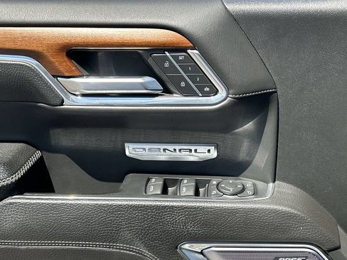Used 2023 GMC Sierra 1500 Denali w/ Technology Package AWD/4WD image 23