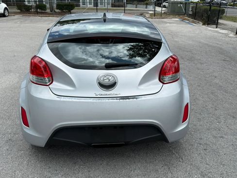 Used 2013 Hyundai Veloster FWD image 7