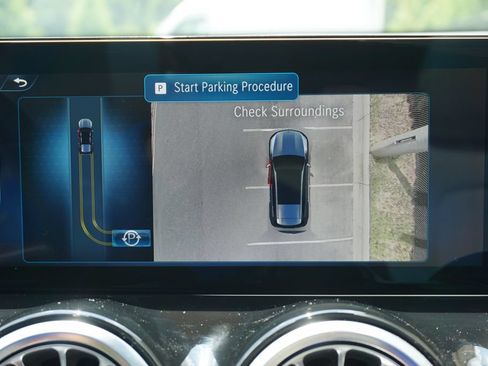 Used 2025 Mercedes-Benz GLB 250 image 36