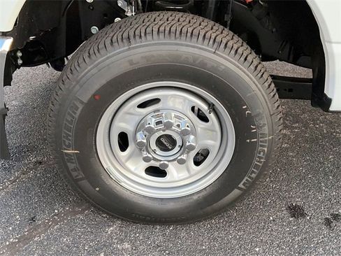 New 2026 Ford F250 XL w/ XL Chrome Package image 9