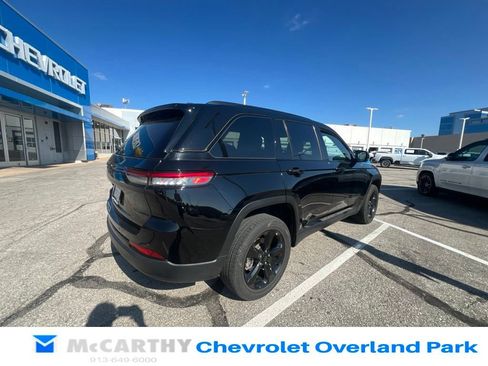 Used 2023 Jeep Grand Cherokee Altitude AWD/4WD image 5