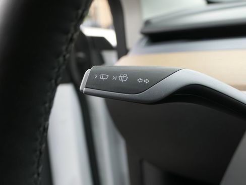 Used 2022 Tesla Model Y Long Range AWD/4WD image 18