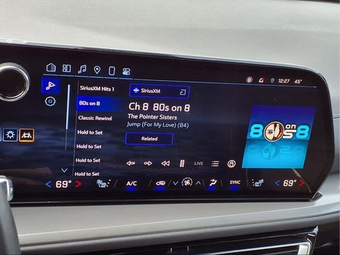 Used 2024 Chevrolet Traverse LT image 23