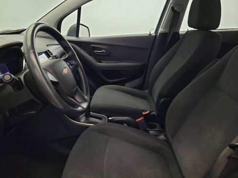 Used 2019 Chevrolet Trax LS image 17