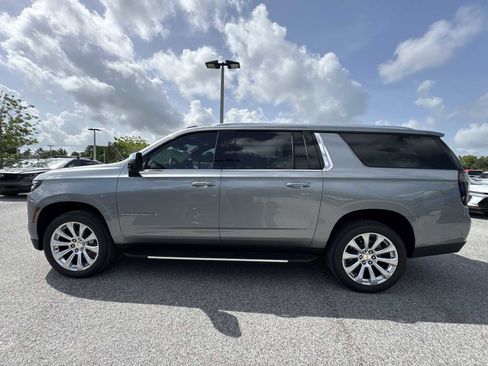 New 2025 Chevrolet Suburban Premier image 3