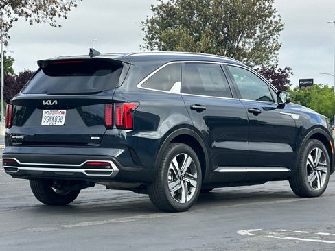 Certified 2023 Kia Sorento EX AWD/4WD image 4