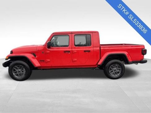 New 2025 Jeep Gladiator Sport image 4