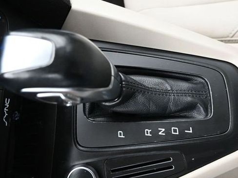 Used 2015 Ford Focus SE image 16