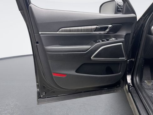Used 2023 Kia Telluride EX w/ EX Captain's Chair Package FWD image 9