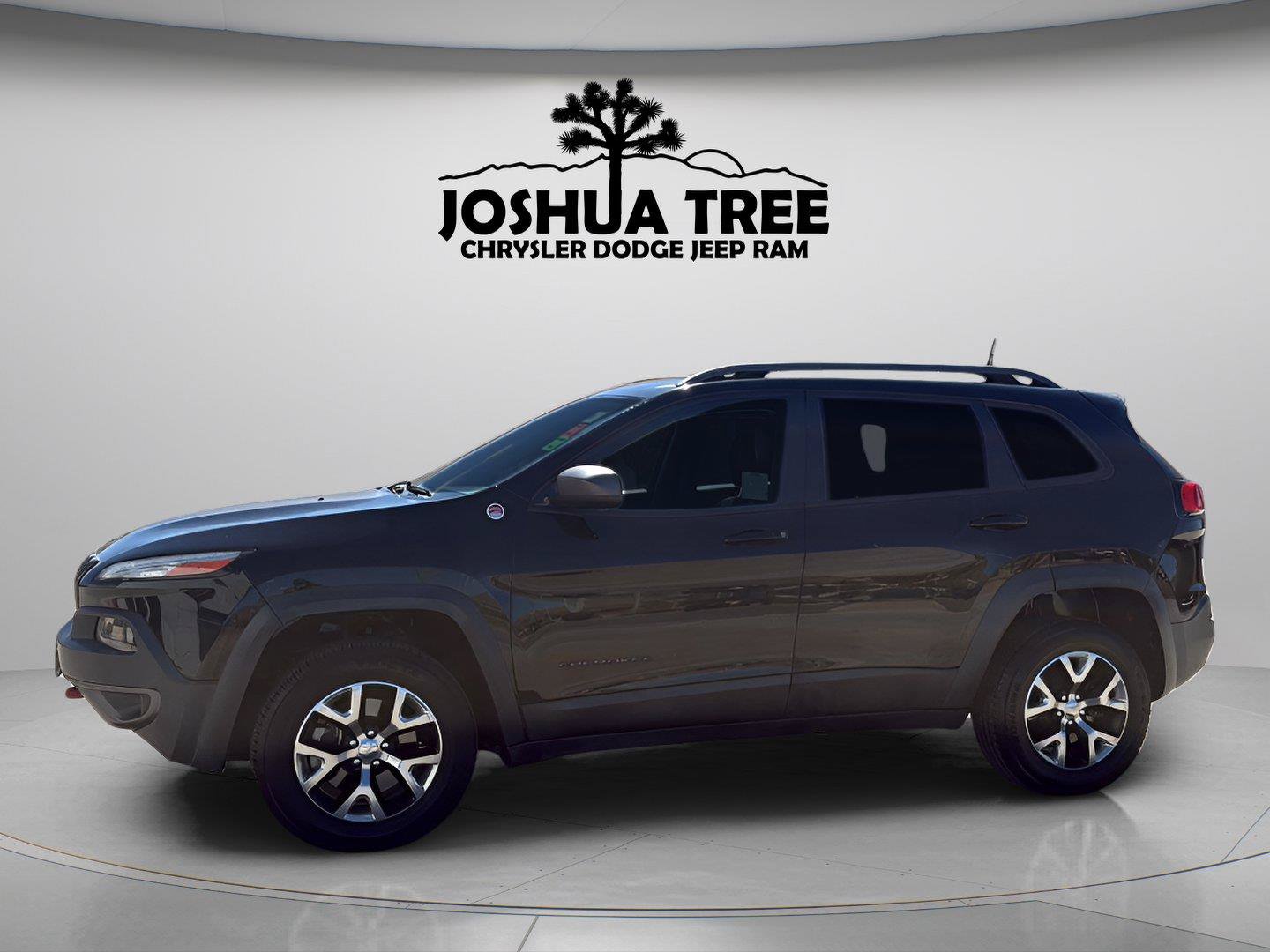 Used 2017 Jeep Cherokee Trailhawk w/ Comfort/Convenience Group AWD/4WD image 6