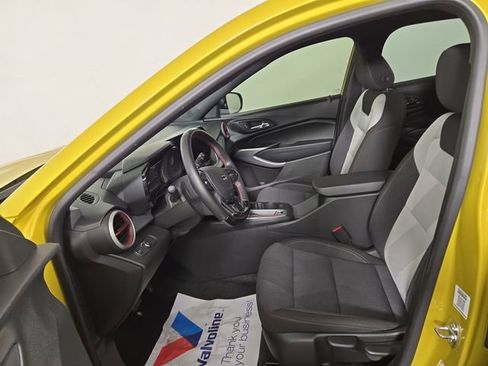 Used 2024 Chevrolet Trax RS FWD image 13