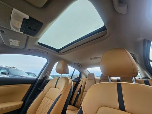 Used 2025 Nissan Sentra SV w/ SV Premium Package image 24