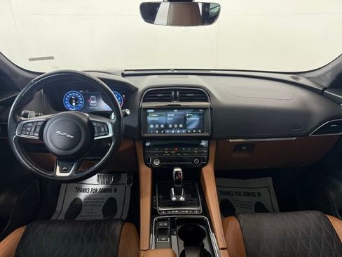 Used 2020 Jaguar F-PACE SVR image 23