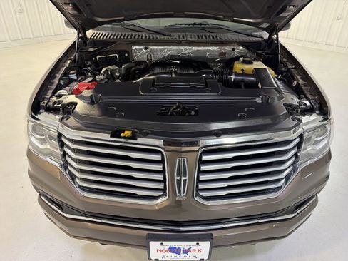 Used 2015 Lincoln Navigator 2WD image 30