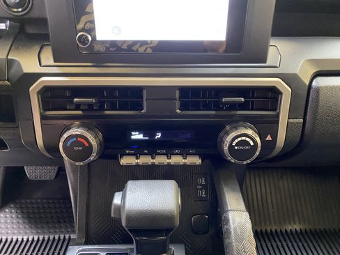 Used 2025 Toyota Tacoma SR image 40