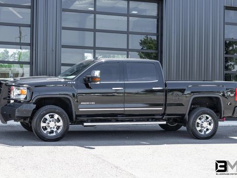 Used 2018 GMC Sierra 2500 SLT w/ Duramax Plus Package AWD/4WD image 3
