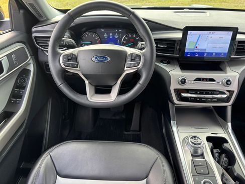 Used 2023 Ford Explorer XLT w/ Equipment Group 202A image 10