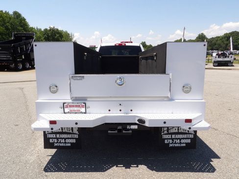 Used 2024 RAM 5500 Tradesman w/ Chrome Appearance Group AWD/4WD image 6