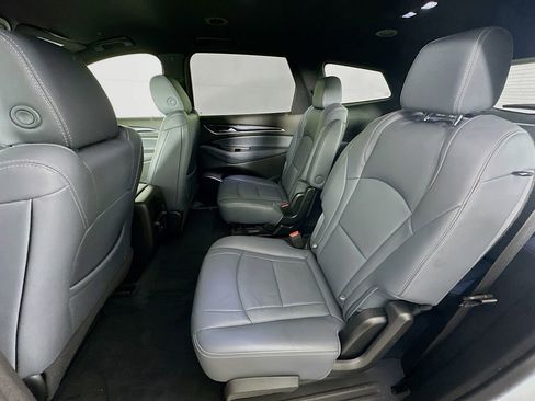 Used 2022 Buick Enclave Essence image 31