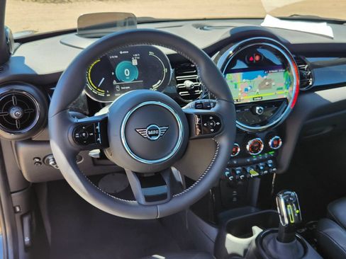 Used 2024 MINI Cooper SE FWD image 9