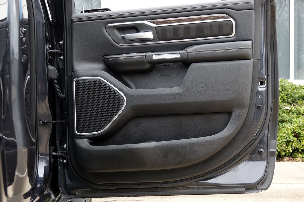 Used 2019 RAM 1500 Laramie AWD/4WD image 39
