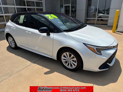 Used 2024 Toyota Corolla SE w/ SE Package FWD image 8