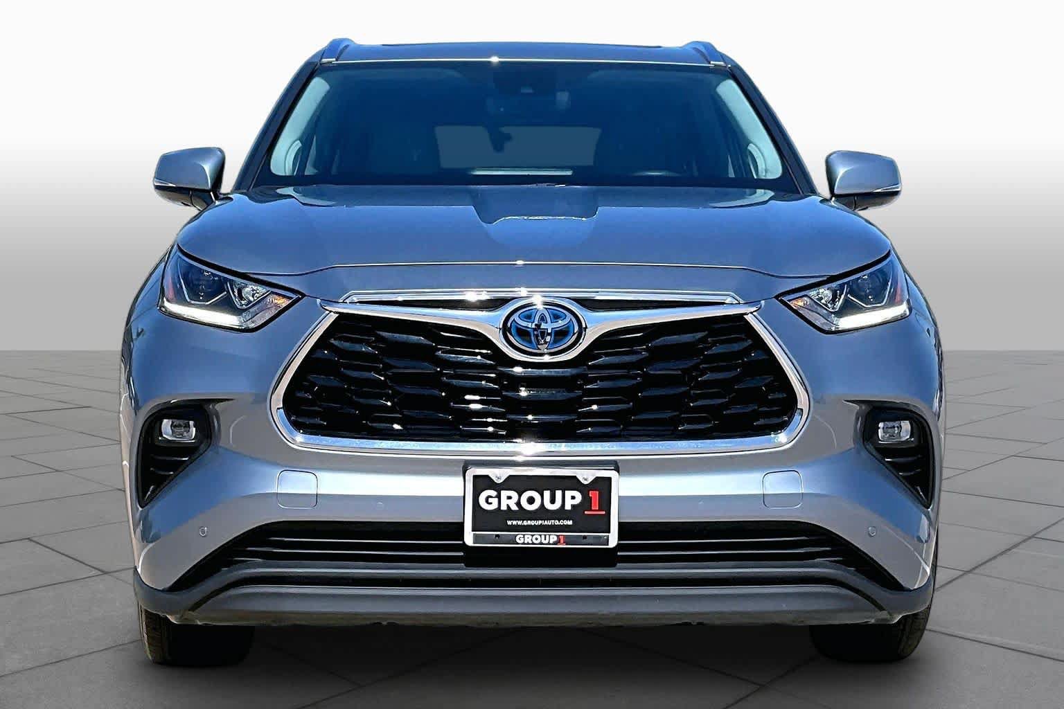Used 2022 Toyota Highlander Limited FWD image 4