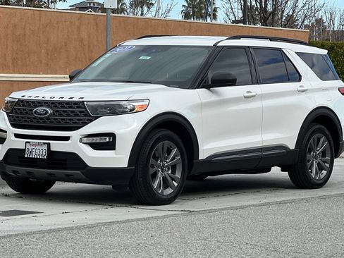 Used 2021 Ford Explorer XLT w/ Equipment Group 202A image 8